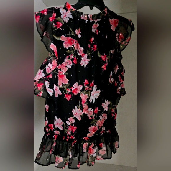White House Black Market beautiful blouse. Like new - Picture 1 of 3
